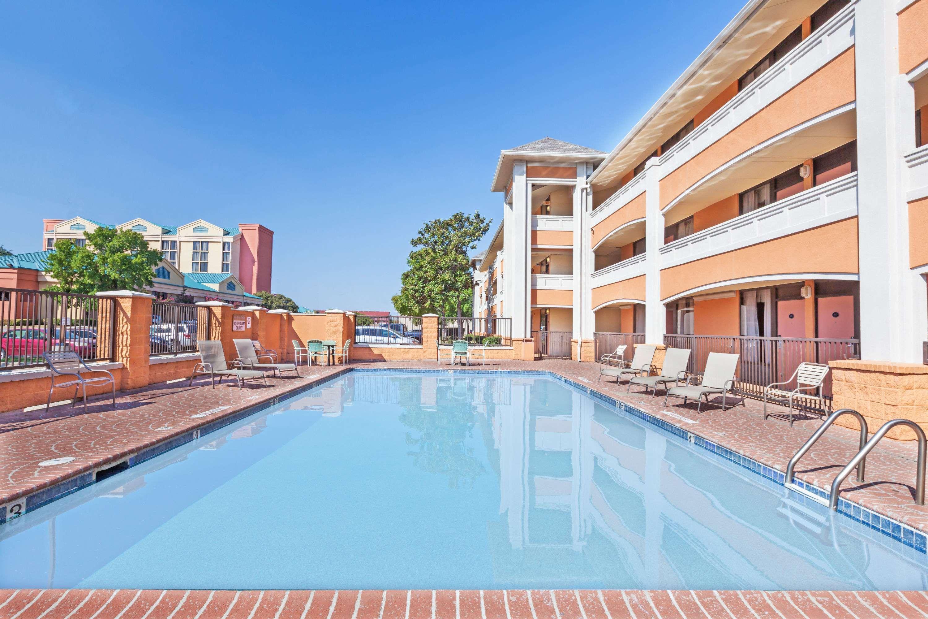 Days Inn By Wyndham Irving Grapevine Dfw Airport North Exterior foto